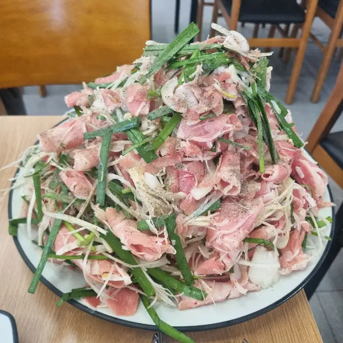넓은 식당 내부 모습