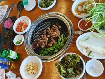 경산 맛집, 자인가든: 제대로 맛본 쫄깃한 흑돼지와 신선한 육회의 황홀경