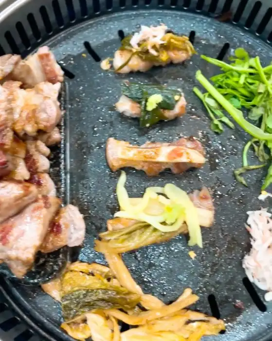맛찬들왕소금구이의 오겹살 구이