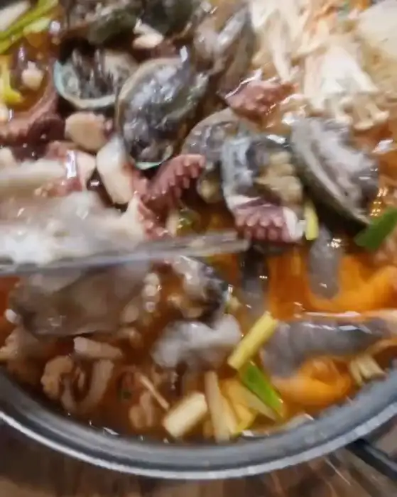 해신탕 속 다양한 해산물