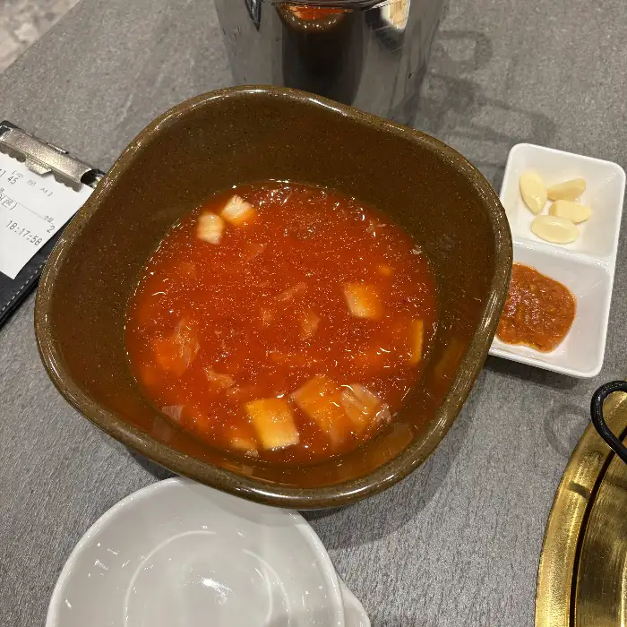 잘 구워진 소고기 한 점