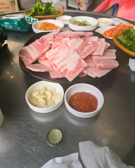 신선한 고기 플레이트