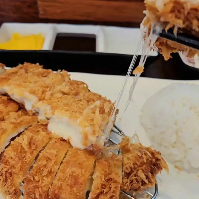 치즈가 쭉 늘어나는 치즈 돈까스