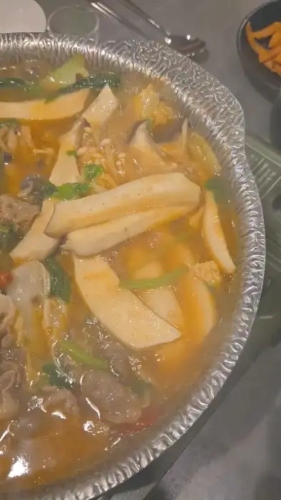 김치찜 또는 국물 요리의 클로즈업