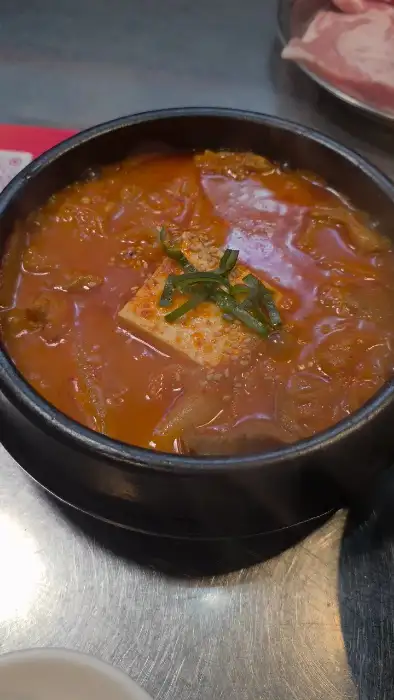 보글보글 끓고 있는 김치찌개