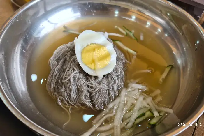 점심 특선 비빔냉면