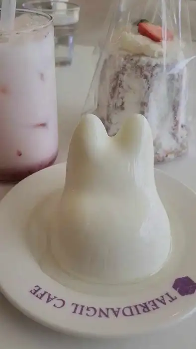 블랙버터크림라떼와 귀여운 디저트