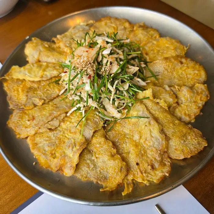 노릇하게 구워진 육전