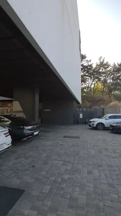 넓은 주차 공간