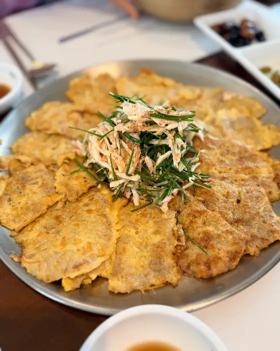 깔끔하게 준비된 테이블 세팅