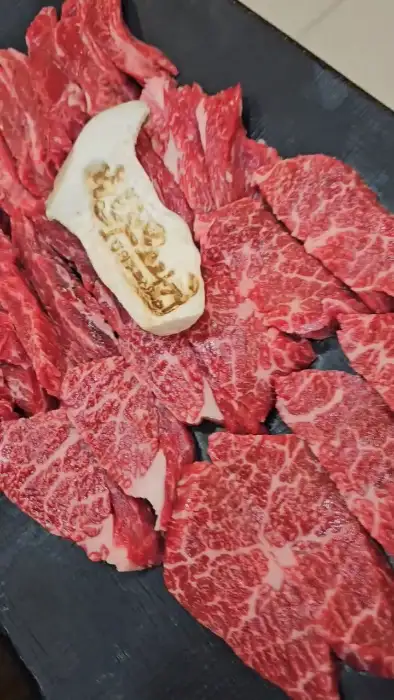 신선한 갈비살과 버섯
