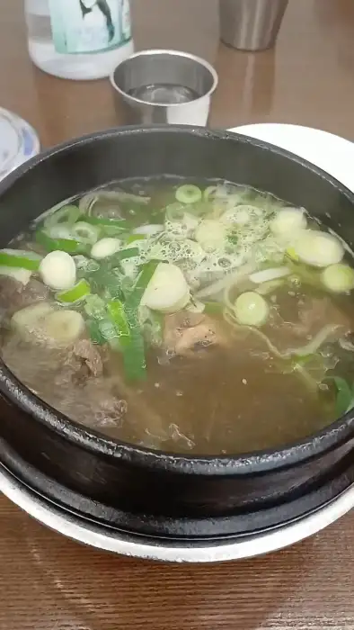 김이 모락모락 나는 따뜻한 갈비탕