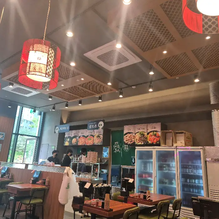 보배반점 내부 조명