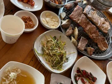 양평 청담갈비, 환상적인 한강뷰와 육즙 가득한 돼지갈비의 완벽 조화