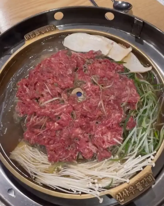 물갈비의 신선한 고기와 국물