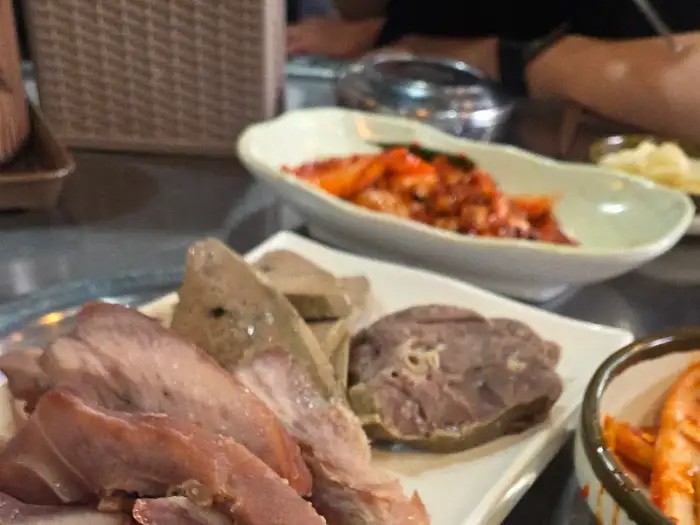 모듬 수육의 다양한 부위