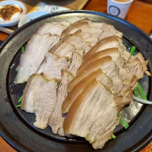 윤기 흐르는 수육