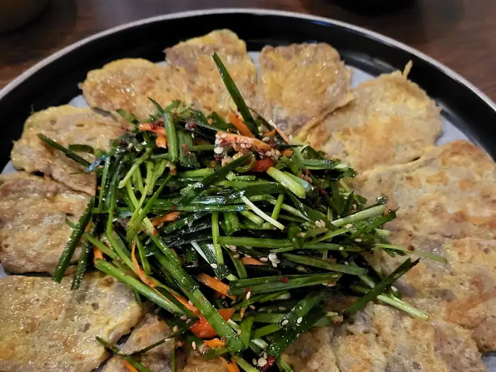 육전과 부추무침