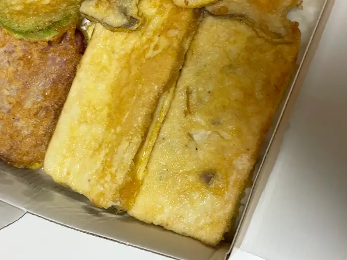 두툼하게 부쳐진 전