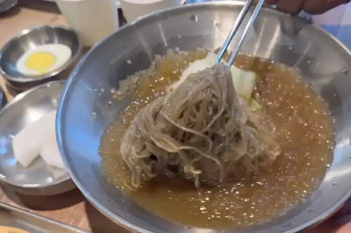 물냉면