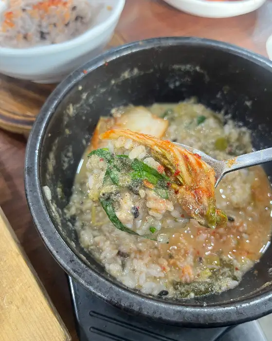 걸쭉한 추어탕 한 숟가락