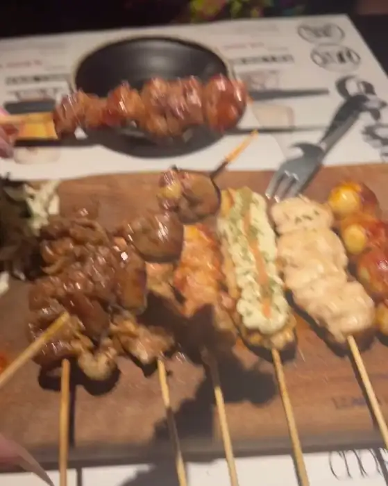 다양한 꼬치와 맥주