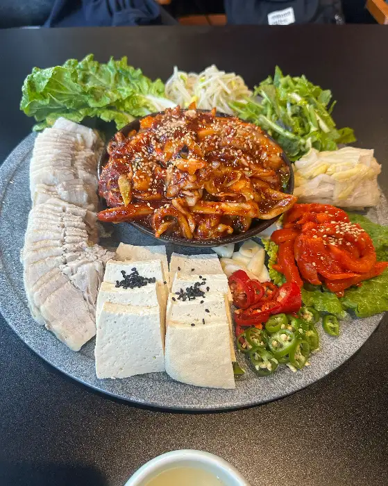 색깔도 예쁜 딸기 막걸리