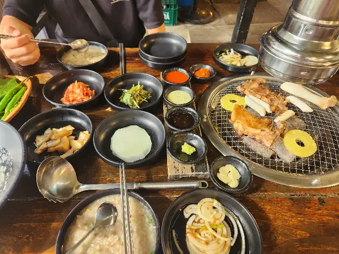 푸짐한 닭구이 한상차림