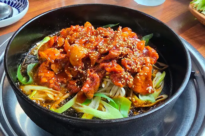 양념에 버무려진 제육볶음