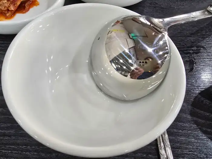 영해복집 숟가락과 그릇