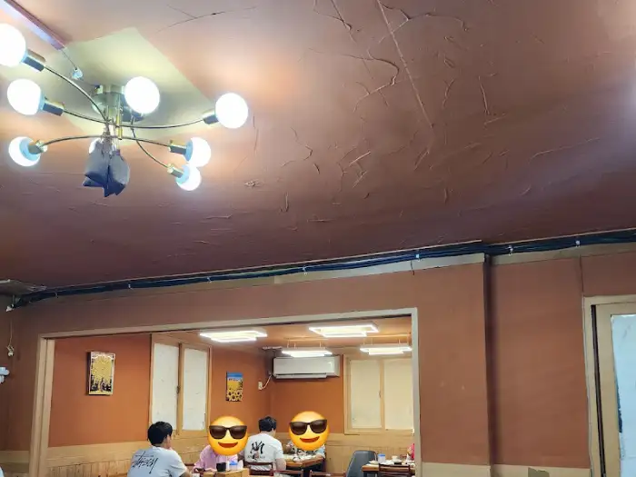 동이식당 내부 분위기