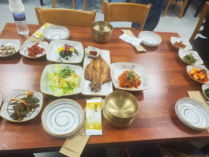 노릇하게 구워진 고등어구이