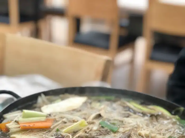 식사 중인 전골