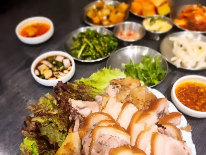 푸짐한 족발과 반찬