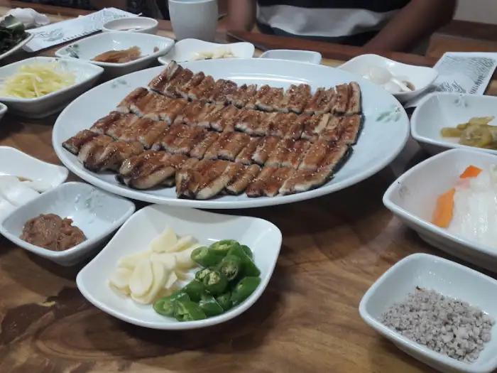 삼거리장어 밑반찬