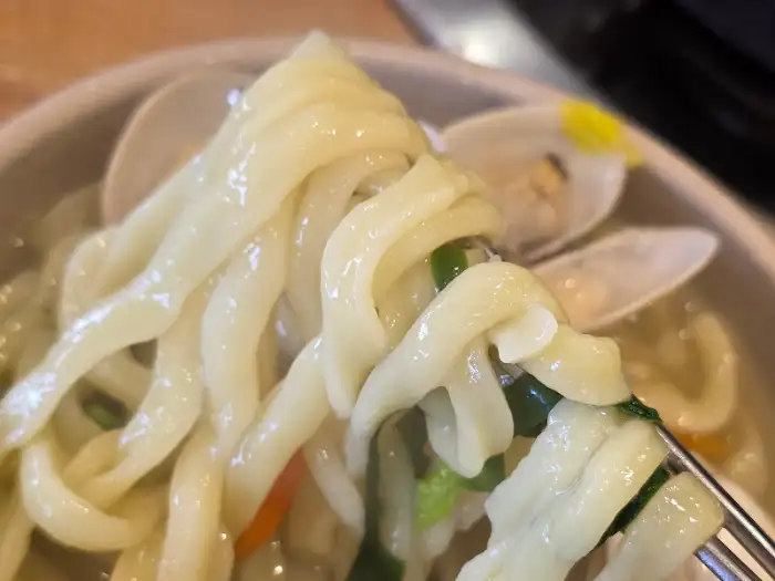 황금알밤면 면발 클로즈업