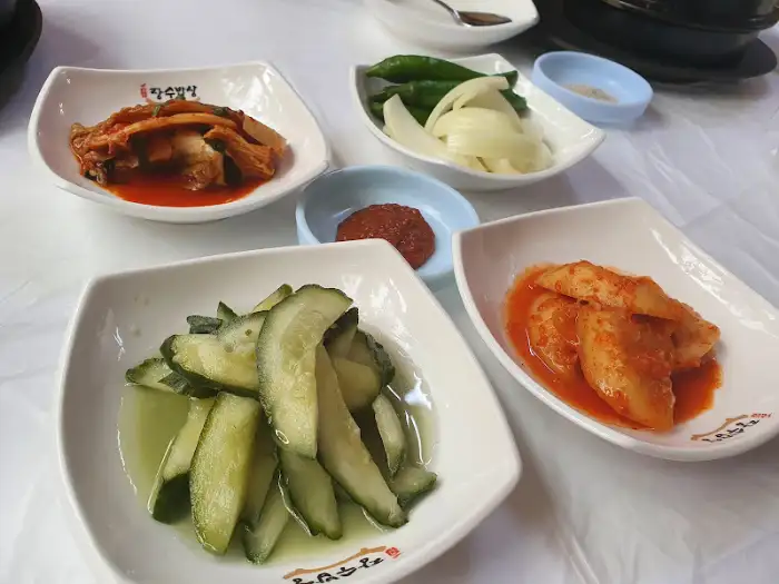 밑반찬 전체 모습
