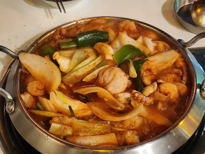 맛있게 끓고 있는 낙곱새