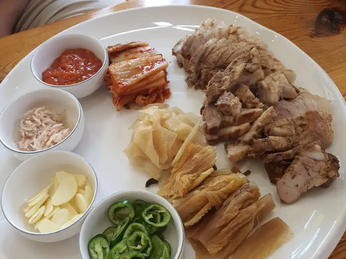 솔밭식당 수육 한상차림