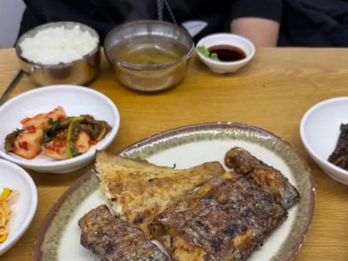 다양한 생선구이 한 상