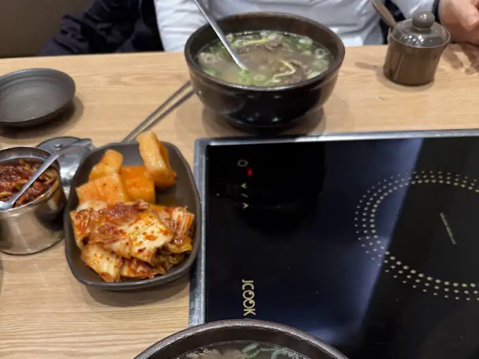 정갈한 상차림과 곁들임 반찬