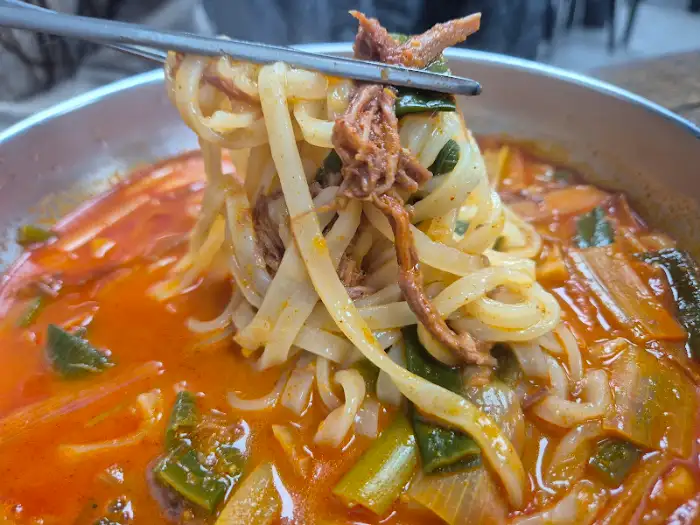육개장 칼국수 면발