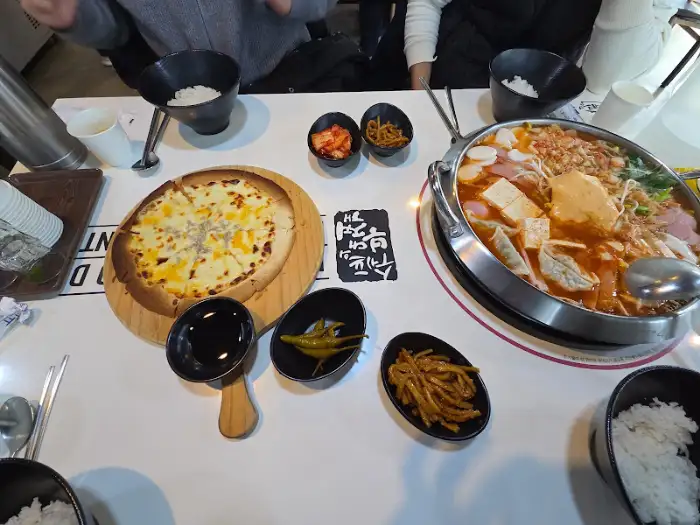 치즈 듬뿍 피자
