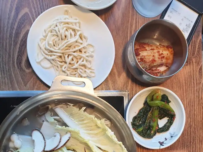 칼국수 사리와 김치