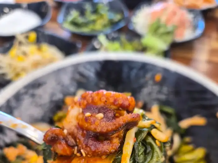 포크에 담긴 쭈꾸미
