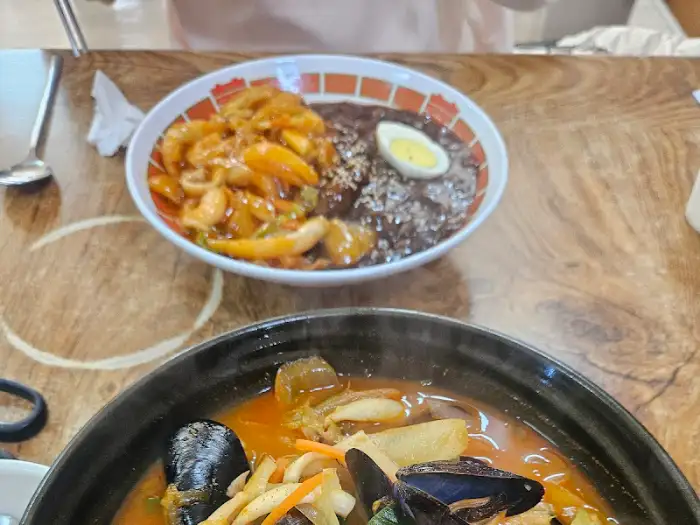 음식 나온 테이블