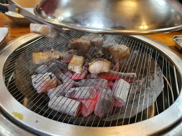 숯불 위 고기