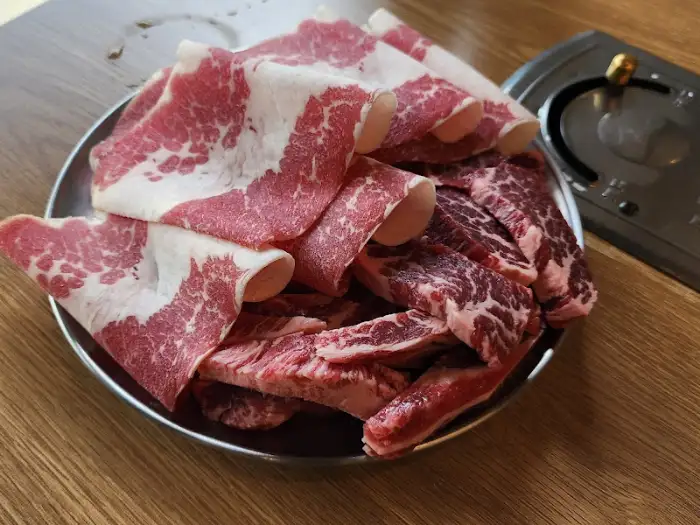 신선한 등심과 갈비살