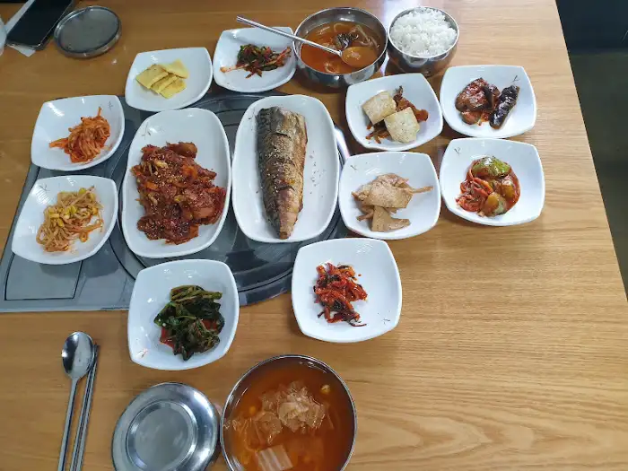 수라상 다양한 밑반찬