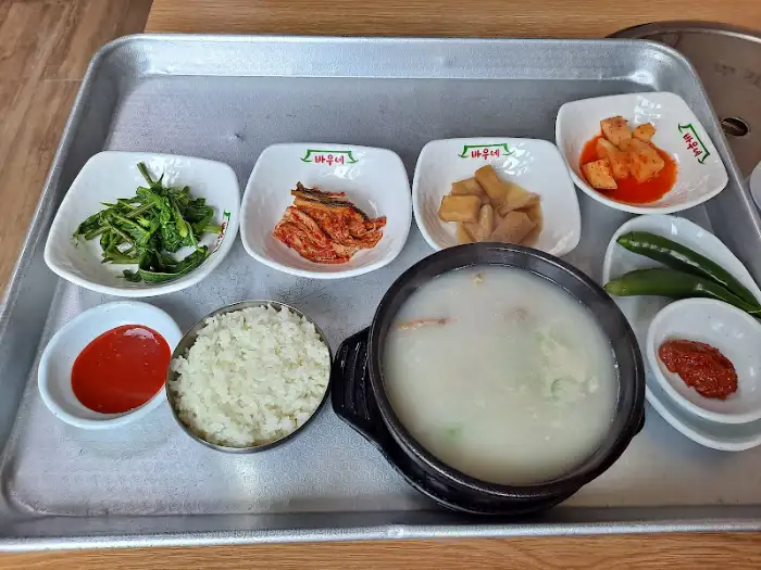 바우네 나주곰탕의 반찬 - 깍두기와 나물